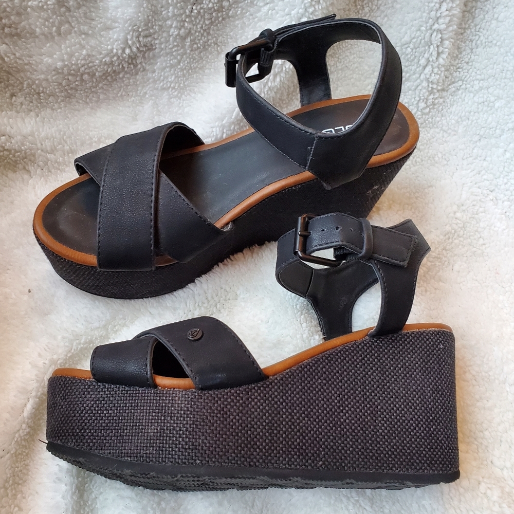 Volcom Sandals - Picture 4 of 8
